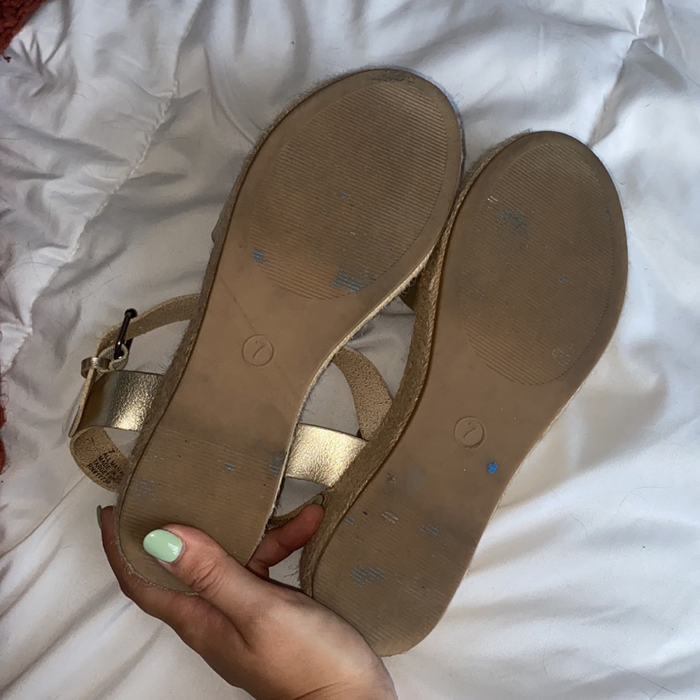 Universal Thread Platform Sandals - Picture 4 of 4